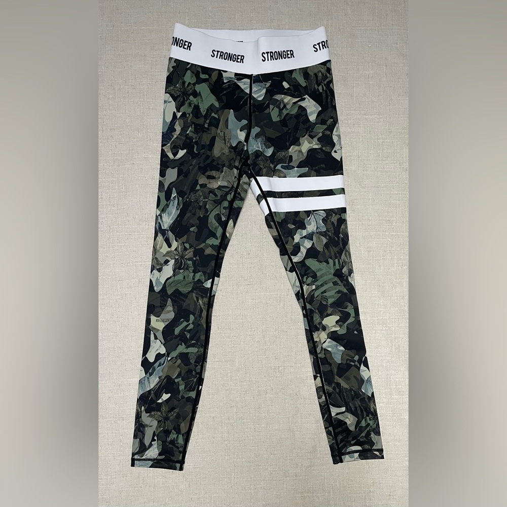 Stronger Print Leggings NWOT